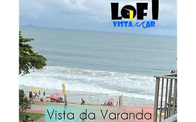 Loft Vista Mar 211 - Praia do Morro - prédio frente Mar - varanda com vista mar - elevador - atravessou a avenida, ja esta na Praia - internet - com garagem para carro pequeno
